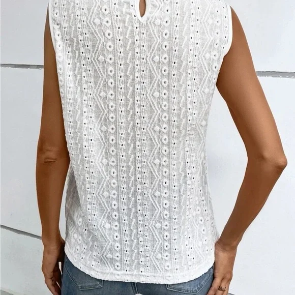 New white lace short sleeve top - Picture 6 of 7